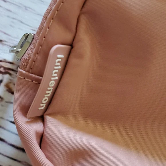 🆕️ LULULEMON EVERYWHERE BELT BAG (PINK PASTEL COLOR) - Picture 6 of 9